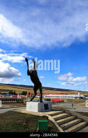 L'étalon de bronze à la Villa Cerro Castillo, région de Magallanes, Patagonie, Chili, Amérique du Sud Banque D'Images