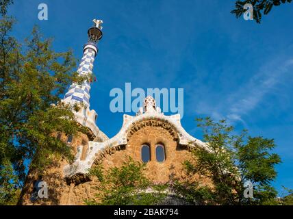 Conçu par l’architecte catalan Antoni Gaudí , le parc Güell de Barcelon. Banque D'Images