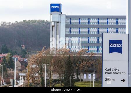 Jena, Allemagne - 12 janvier 2020: Siège de ZEISS à Jena. Carl Zeiss est une entreprise allemande spécialisée dans les instruments optiques, l'optique et les objectifs Banque D'Images