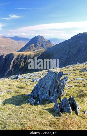 Tryfan et Gribin crête vue des pentes de la crête senior enRoute à Glydr Fawr Banque D'Images