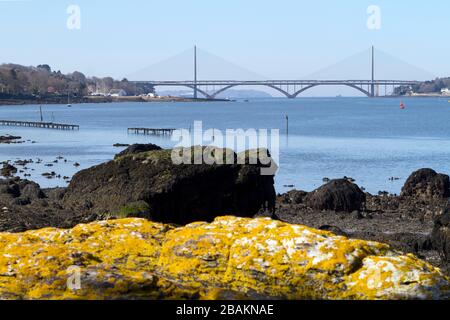 Vue sur les pontes de l'Iroise et Albert Louppe dépis les rives de l'Elorn à Plougastel dans la rade de Brest Banque D'Images