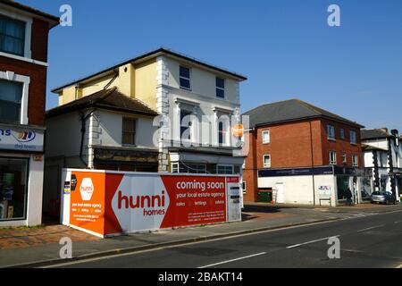 Bureau des agents immobiliers de New Hunni Homes en construction dans le cadre d'un projet de rénovation de bâtiments, Southborough, Kent, Angleterre Banque D'Images