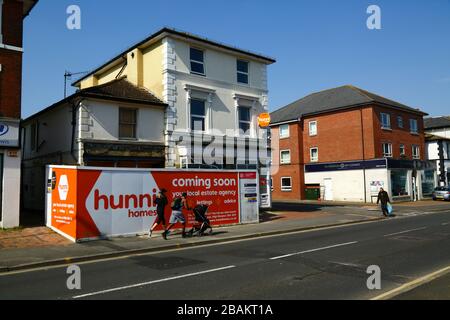 Bureau des agents immobiliers de New Hunni Homes en construction dans le cadre d'un projet de rénovation de bâtiments, Southborough, Kent, Angleterre Banque D'Images