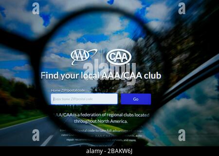 Los Angeles, Californie, États-Unis - 25 juin 2019 : éditorial illustratif de la page d'accueil du site Web CAA de l'AAA. Logo AAA CAA visible sur l'écran Banque D'Images