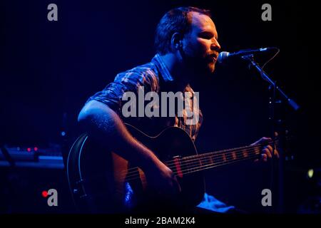 Stéphane Lafleur du groupe Aves pas d'Casque lors du lancement de leur album Astronomie. Cabaret du Mile-End, Montréal (photo : Sébastien Lavallee) Banque D'Images