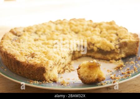 pièce de tarte faite maison à la confiture en preuve Banque D'Images