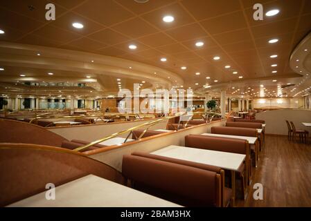 Gênes, Italie - 11 août 2018 : point de vue particulier d'un luxueux restaurant dans un bateau de croisière. Vue horizontale Banque D'Images