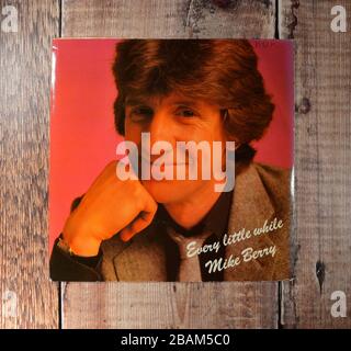 Mike Berry - tous les petits temps - 7 pouces simple Banque D'Images