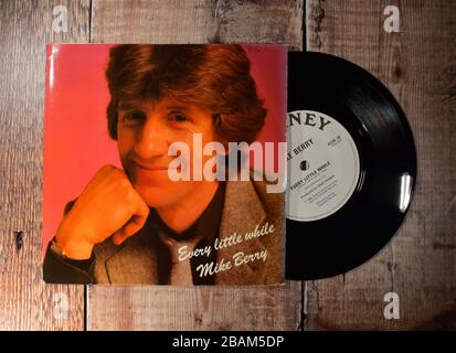 Mike Berry - tous les petits temps - 7 pouces simple Banque D'Images