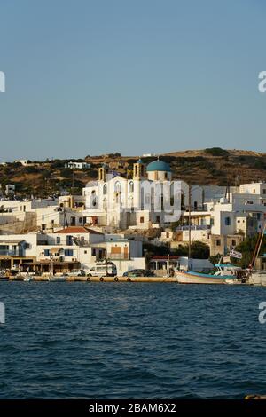 Paysage urbain du village de Lipsi et du monastère Saint de Saint-Jean théologien, Église orthodoxe grecque, village de Lipsi, île de Lipsi ou Lissos, Sud-A. Banque D'Images