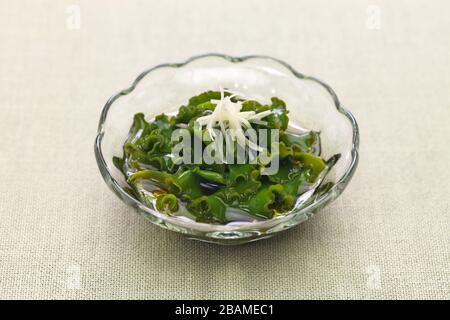 mekabu no sunomono, salade de racines d'algues wakame, cuisine japonaise Banque D'Images