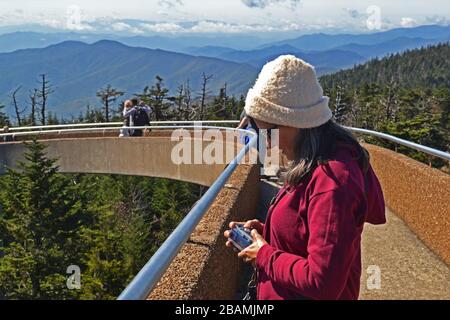 Grande femme de Smokey Mountains photographe. Banque D'Images