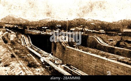 Une photographie précoce de la construction des écluses de Gatun sur le canal de Panama - beaucoup de travailleurs sont morts du paludisme pendant la construction des canaux. Banque D'Images