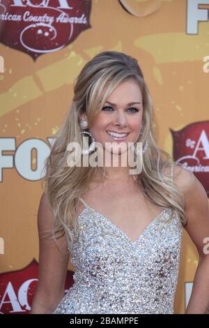 LAS VEGAS, NV - 6 DÉCEMBRE : Laura Bell Bundy aux American Country Awards 2010 au MGM Grand Hotel & Casino's Grand Garden Arena le 6 décembre 2010 à Las Vegas, Nevada People: Laura Bell Bundy Credit: Storms Media Group/Alay Live News Banque D'Images