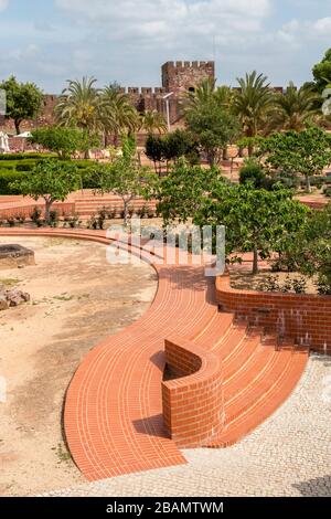 Chemins à l'intérieur du château de Silves, Algarve, Portugal Banque D'Images