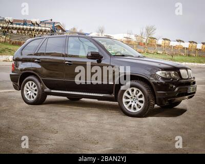 CHISINAU, MOLDAVIE-27 MARS 2020: BMW X 5 (E 53) (première génération) 2003 Facelift Banque D'Images