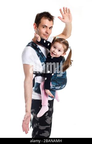 Pere Et Enfant Tout Petit Dans Un Modele Militaire De Porte Bebe Ergonomique Photo Stock Alamy