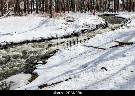 Traversez la neige dans le parc national de Cherry Creek Banque D'Images