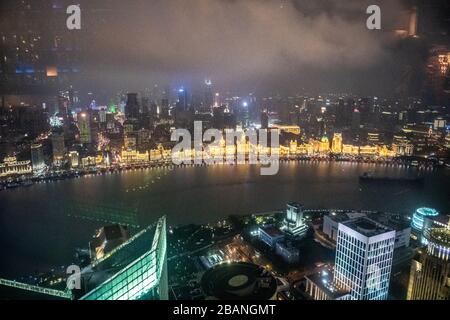 Les lumières lumineuses du Bund illuminent les environs , Shanghai, Chine Banque D'Images