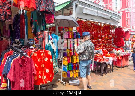 Magasins de vêtements et de souvenirs chinois, Smith Street, Chinatown, Central Area, République de Singapour Banque D'Images