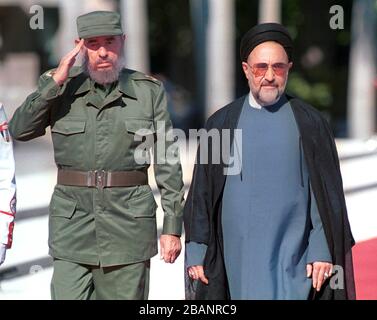 Le président de la République islamique d'Iran, Hojatoleslam Khatami Mohammad (à gauche), rencontre le président cubain, Fidel Castro, au Palais de la Révolution, à Cuba. 30 septembre 2000. Crédit: Jorge Rey/MediaPunch Banque D'Images