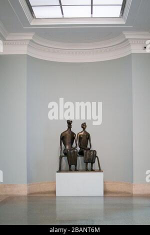 Roi et reine, sculpture,1952–3, coulée 1957 Henry Moore - Tate Britain Banque D'Images