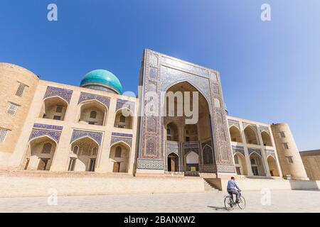 Madrasa Mir-i Arab, ou Mir Arab Madrasah, Boukhara, Buchara, Ouzbékistan, Asie centrale, Asie Banque D'Images