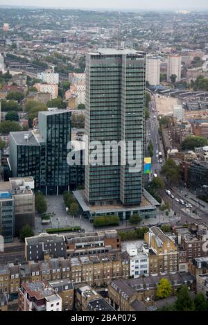 Vue aérienne de la ville de Londres depuis la BT Tower, 60 Cleveland St, Fitzrovia, Londres W1T 4 JZ Banque D'Images