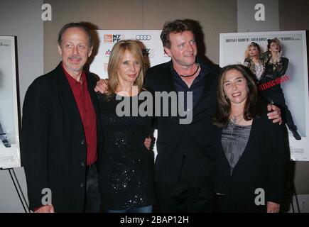 23 septembre 2010 - New York, N.Y, USA - MARK BLUM, ROSANNA ARQUETTE, AIDAN QUINN ET SUSAN SEIDELMAN arrivent pour la projection du 25ème anniversaire de "Desperately Searing Susan" au théâtre Walter Reade de Lincoln Center à New York. (Image de crédit : © Globe Photos/ZUMApress.com) Banque D'Images