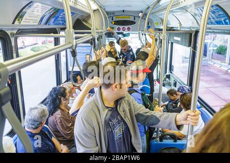 Miami Beach Florida,Miami Dade Metrobus,South Beach local,passagers rider riders,debout,FL110116093 Banque D'Images