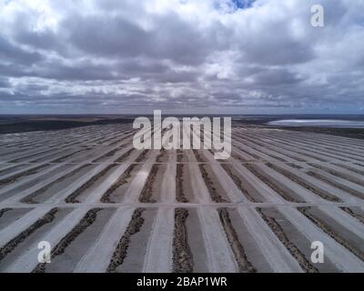 Le lac MacDonnell est un lac salé situé dans la péninsule d'Eyre, à proximité de la plaine de Nullarbor, en Australie. La ville la plus proche est Penong. C'est le site d'une ancienne sa Banque D'Images