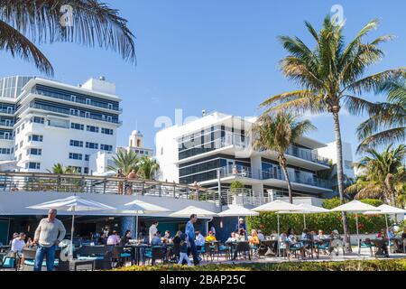 Miami Beach Florida,Ritz Carlton,hôtel hôtels hôtels motels inn motel,al fresco trottoir à l'extérieur tables, dîner, restaurant restaurants nourriture d Banque D'Images