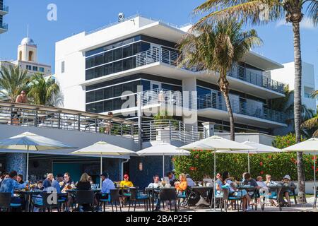 Miami Beach Florida,Ritz Carlton,hôtel hôtels hôtels motels inn motel,al fresco trottoir à l'extérieur tables, dîner, restaurant restaurants nourriture d Banque D'Images