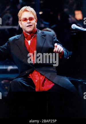 ELTON JOHN RADIO CITY MUSIC HALL, NEW YORK CITY 07-14-2004 PHOTO DE MICHAEL BRITO Banque D'Images