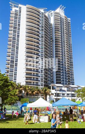 Miami Beach Florida, South Pointe Elementary School PTA, Green Market collecteur de fonds, Murano Grande South Beach Condo, haute élévation, condominium résidentiel à part Banque D'Images