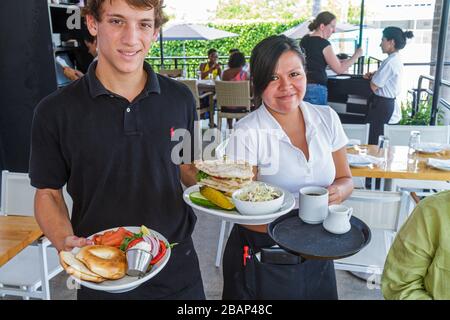 Miami Florida, Midtown, Morgan's, restaurant restaurants repas manger dehors café cafés bistrot, nourriture, dîner, serveur serveurs serveurs employé empl Banque D'Images