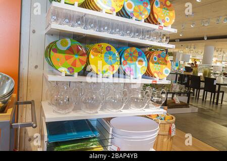 Miami Florida,Aventura,Crate et & Barrel,ameublement,décoration,décoration,design intérieur,produits de vente au détail,vente de vitrine,marchandise,emballage,marques,assiettes Banque D'Images