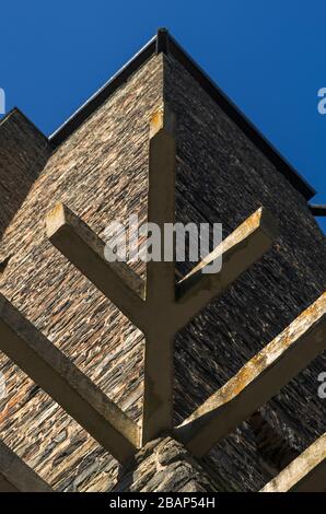 L'élément rune de la victoire s'est construit dans l'ancienne tour militaire de la base militaire de la Nouvelle-Écosse Ordensburg Vogelsang Banque D'Images