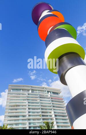 Miami Beach Florida,South Pointe Park,point,Art Basel,parc public,Art in public Places,sculpture,Tobias Rehberger,Obsteinate Lighthouse,Apogee,condomin Banque D'Images