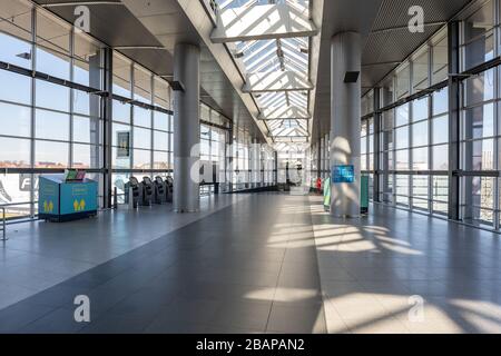 Capturé à l'aéroport de CPH le 25 mars 2020 pendant Coronavirus, aéroport vide Banque D'Images