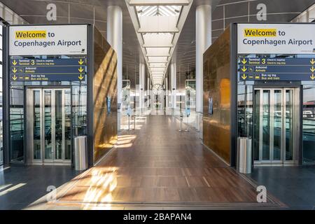 Capturé à l'aéroport de CPH le 25 mars 2020 pendant Coronavirus, aéroport vide Banque D'Images