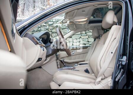 Mercedes Benz W212 - année 2013, équipement Avantgarde, intérieur de luxe en cuir beige - E Classe 250 CDI, voiture sur mesure - voiture fabriquée par l'employé, Banque D'Images