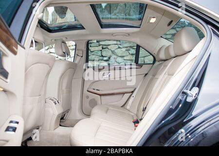 Mercedes Benz W212 - année 2013, équipement Avantgarde, intérieur de luxe en cuir beige - E Classe 250 CDI, voiture sur mesure - voiture fabriquée par l'employé, Banque D'Images