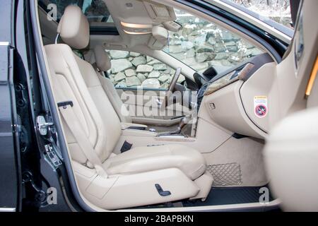 Mercedes Benz W212 - année 2013, équipement Avantgarde, intérieur de luxe en cuir beige - E Classe 250 CDI, voiture sur mesure - voiture fabriquée par l'employé, Banque D'Images