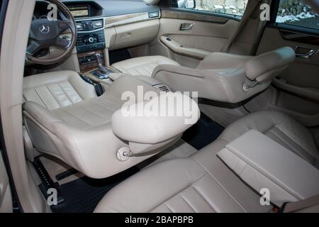 Mercedes Benz W212 - année 2013, équipement Avantgarde, intérieur de luxe en cuir beige - E Classe 250 CDI, voiture sur mesure - voiture fabriquée par l'employé, Banque D'Images