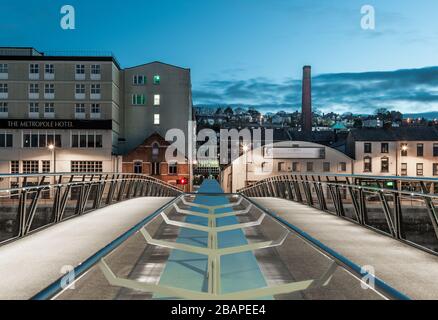 Cork City, Cork, Irlande. 29 mars 2020. Le premier jour de l'été et le deuxième jour du verrouillage de Coronavisus, la ville est désertée avec une vue sur le nord sur le nouveau pont Mary Emles sur le quai St Patrick à Cork City, en Irlande. - crédit; David Creedon / Alay Live News Banque D'Images