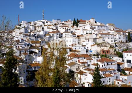 Le village blanc de Comares, dans la région d'Axarquia en Andalousie, Costa del sol, Espagne, Europe Banque D'Images