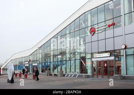 MOSCOU, RUSSIE-VERS NOV. 2018 : bâtiment de la gare Lokomtive du Cercle central de Moscou ou MCC. MCC est une ligne ferroviaire urbaine orbitale de 54 kilomètres de long par Ru Banque D'Images