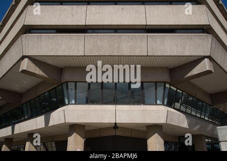 Détail du surplomb en béton d'angle John Clavering The National Archives, Bessant Drive, Kew, Richmond TW9 Banque D'Images