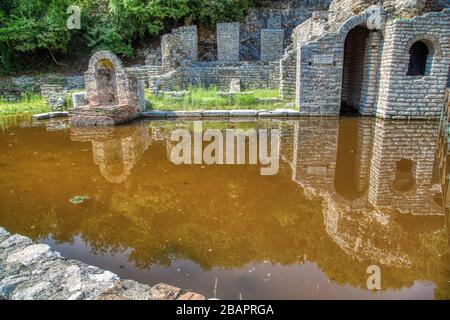 Butrint est les principaux centres archéologiques d'Albanie et est protégé par l'UNESCO en tant que site du patrimoine mondial. La ville ancienne a été construite sur Ksami Banque D'Images